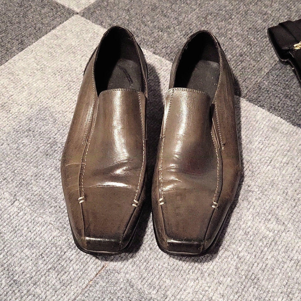 Men's dress shoes